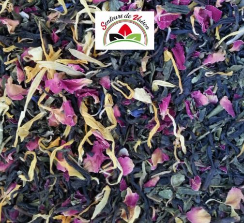 mélange de thés verts et Noirs fruités avec des fleurs